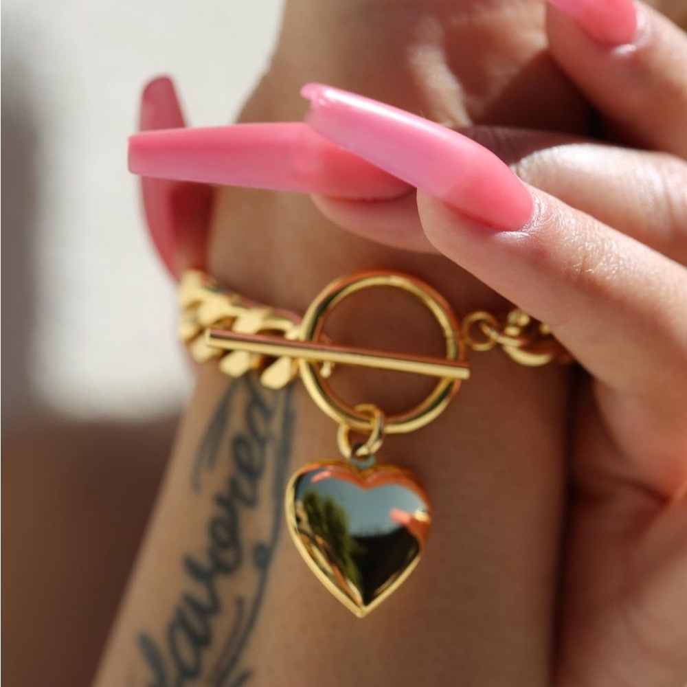 Stunning gold link heart locket necklace and bracelet